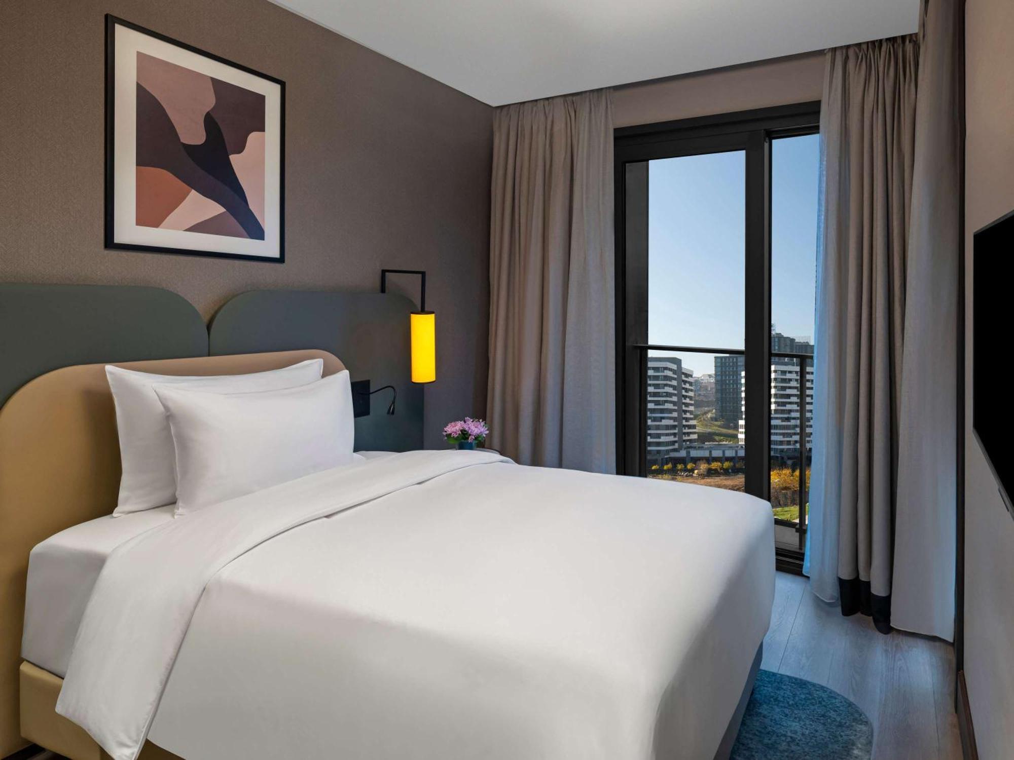 Moevenpick Living Istanbul Saklivadi Hotel Екстериор снимка