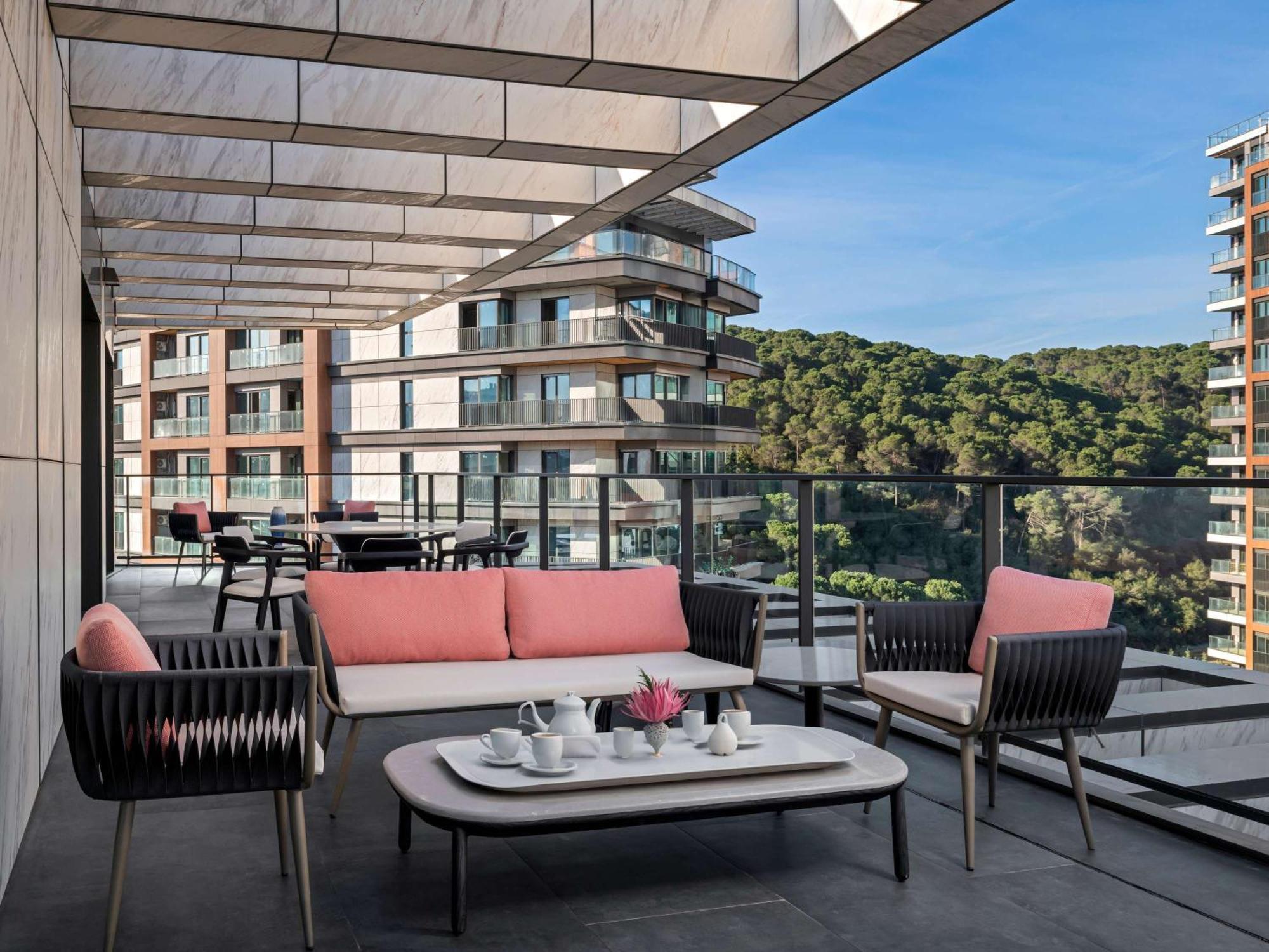 Moevenpick Living Istanbul Saklivadi Hotel Екстериор снимка