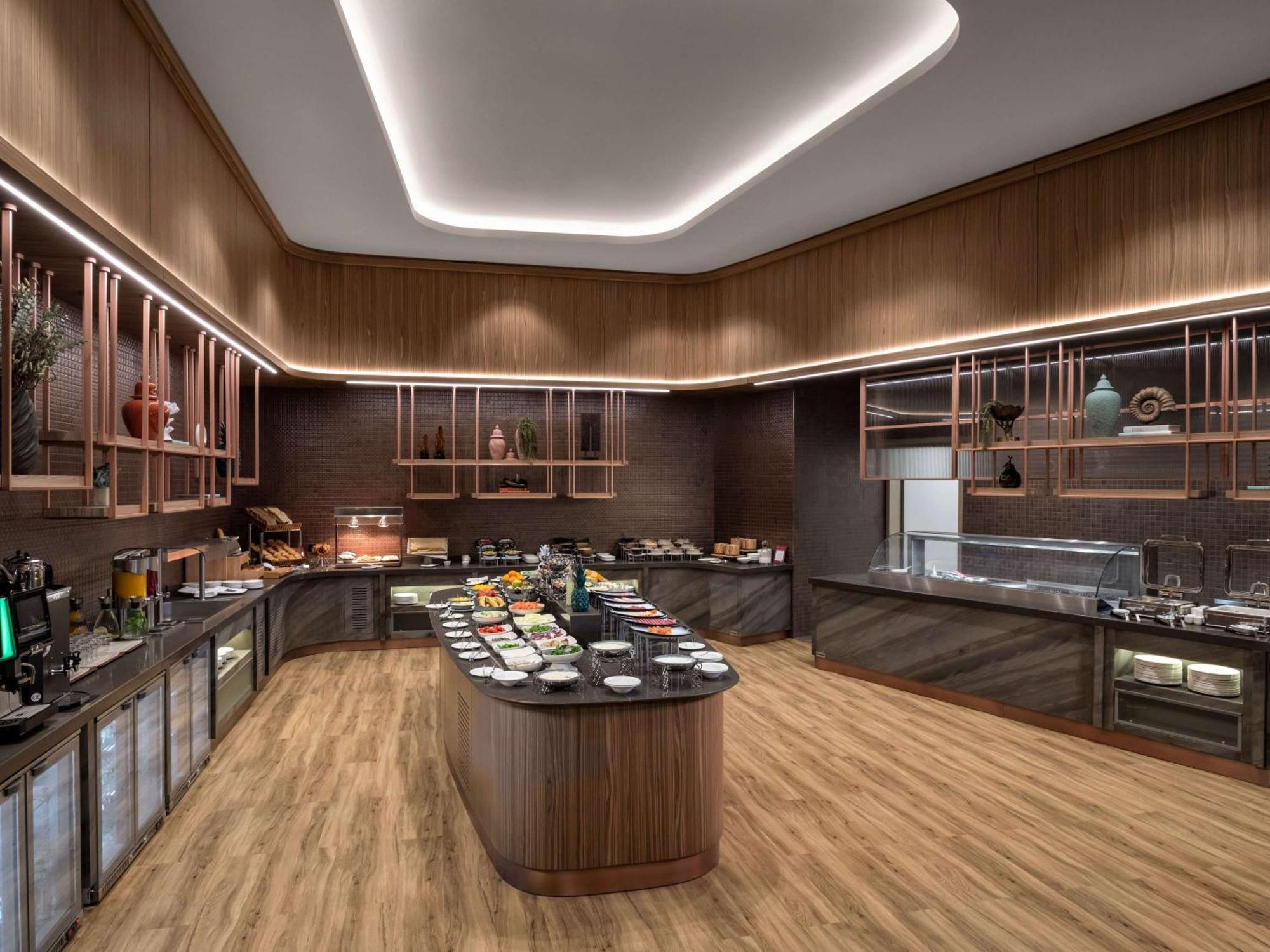 Moevenpick Living Istanbul Saklivadi Hotel Екстериор снимка