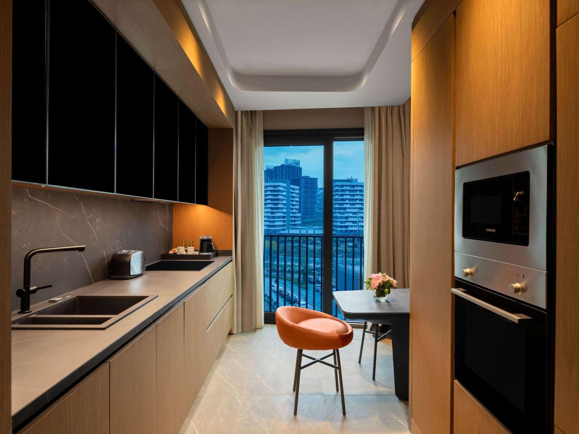 Moevenpick Living Istanbul Saklivadi Hotel Екстериор снимка