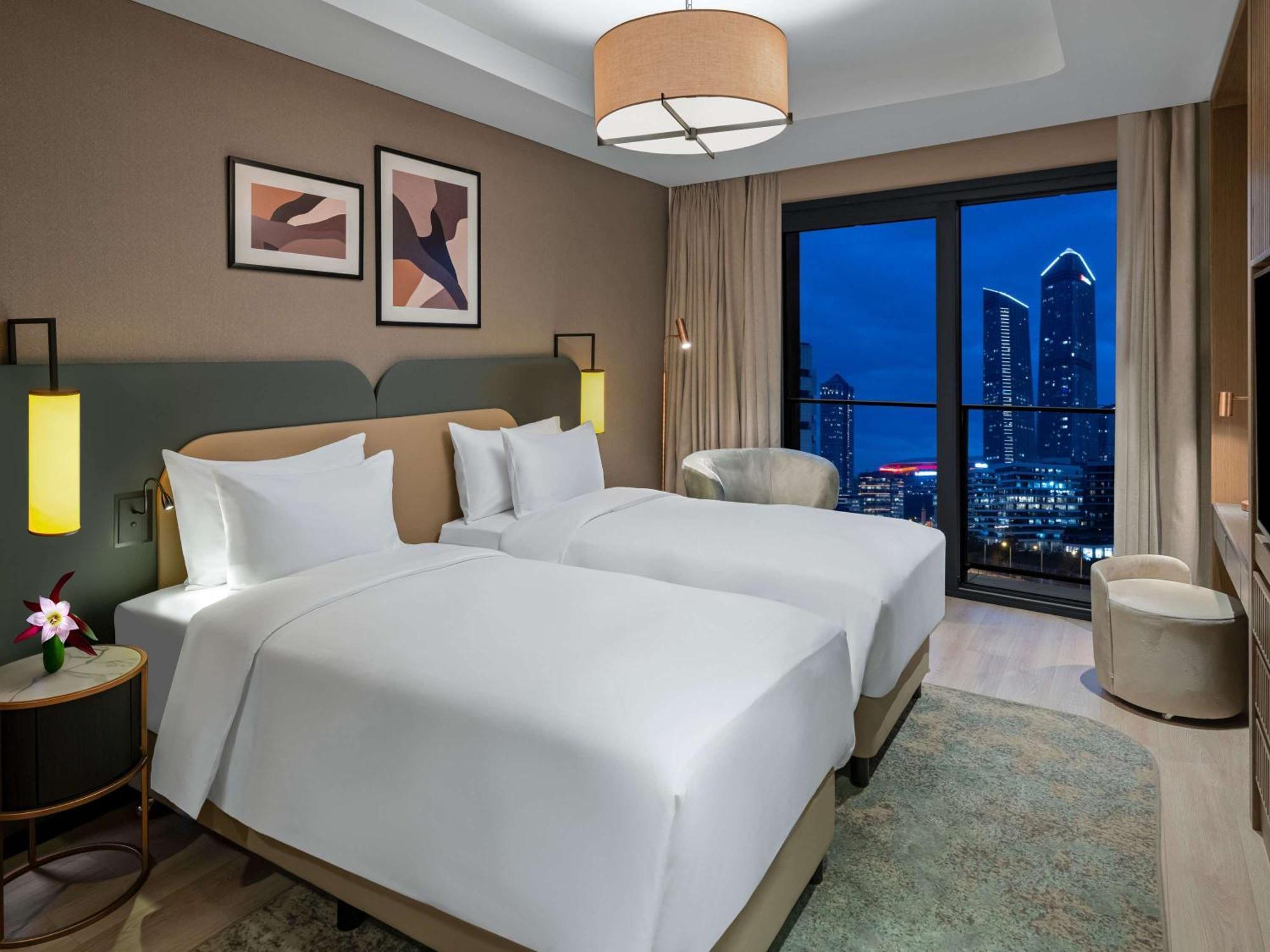 Moevenpick Living Istanbul Saklivadi Hotel Екстериор снимка