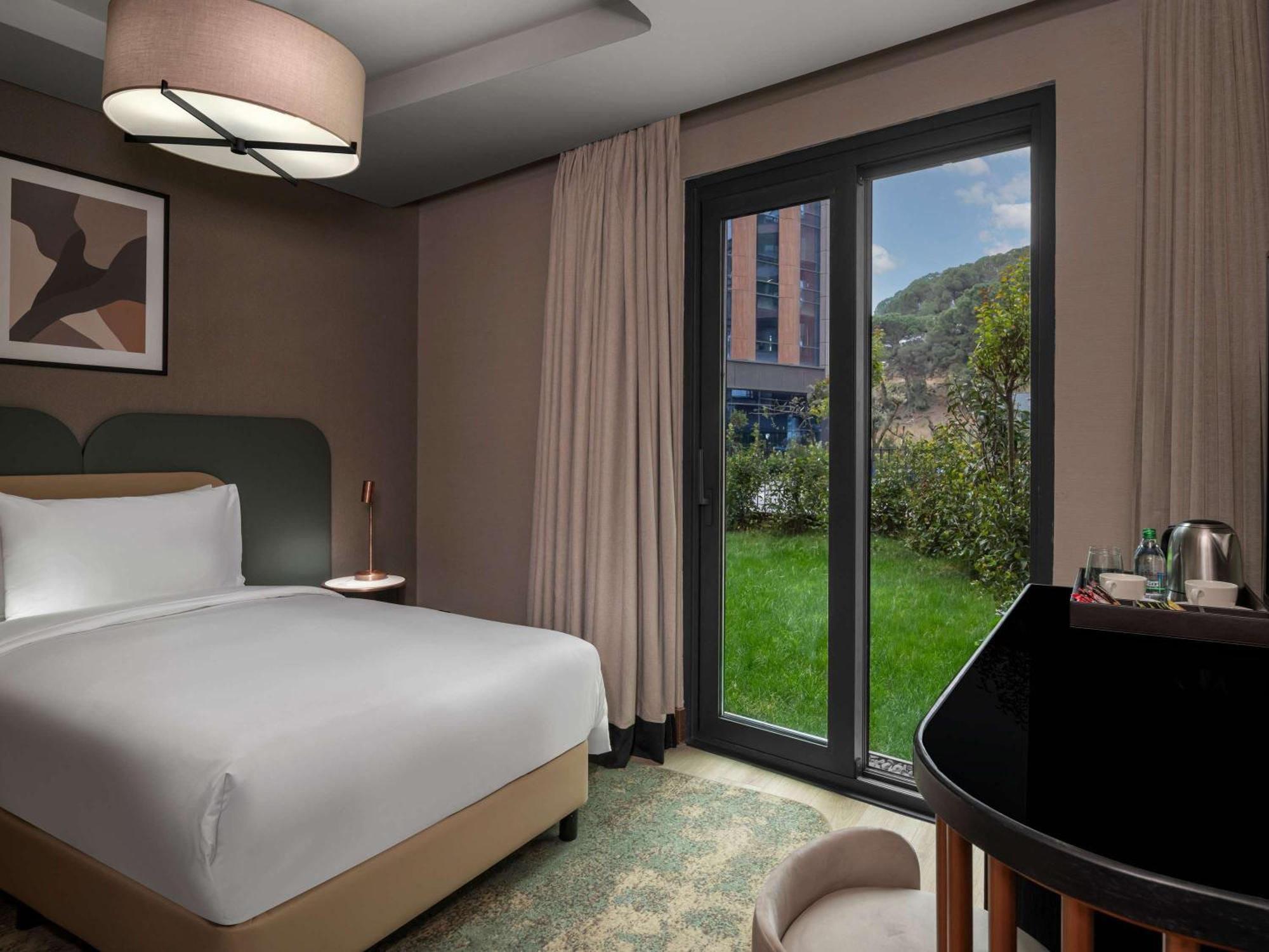 Moevenpick Living Istanbul Saklivadi Hotel Екстериор снимка