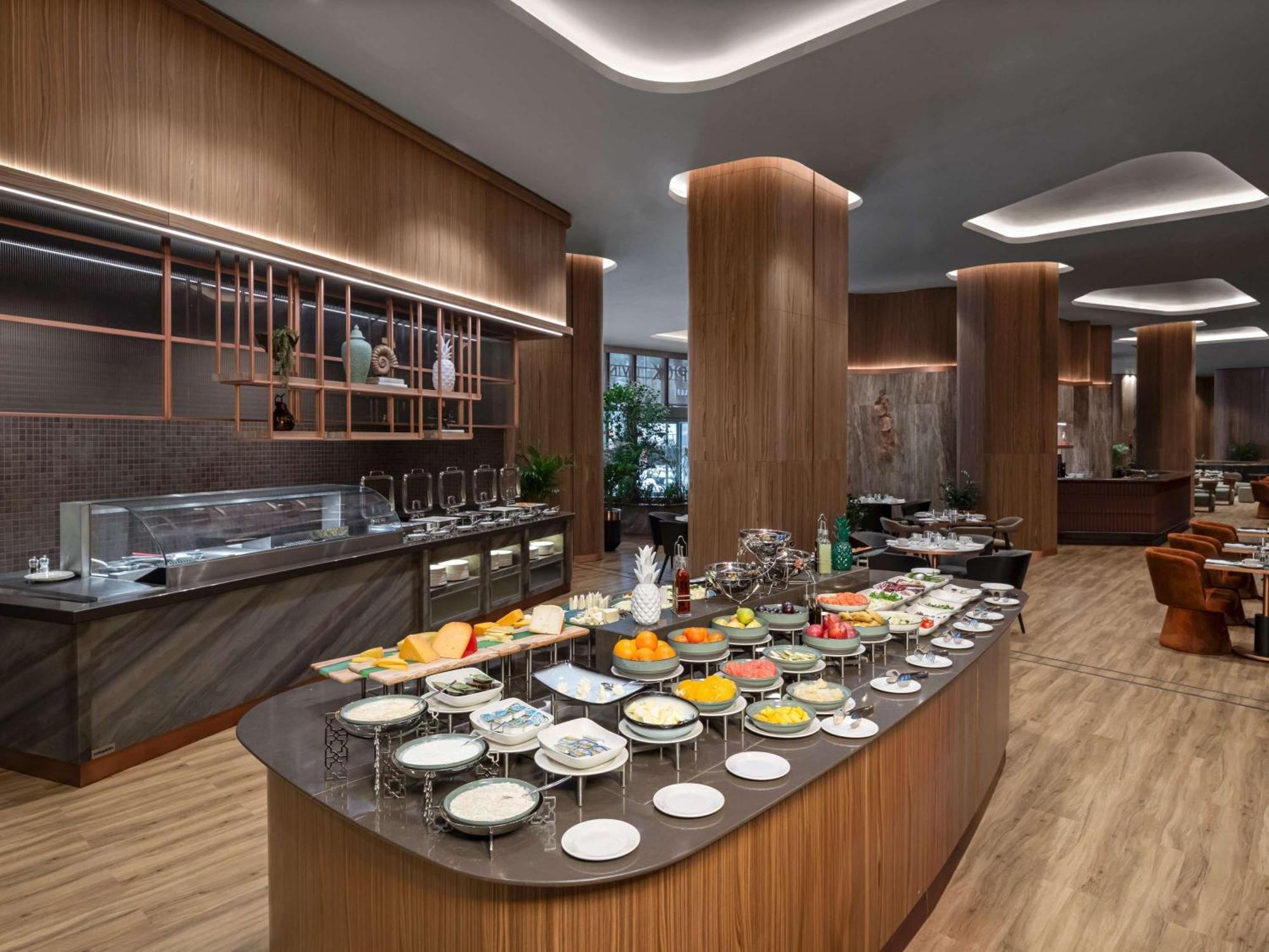 Moevenpick Living Istanbul Saklivadi Hotel Екстериор снимка