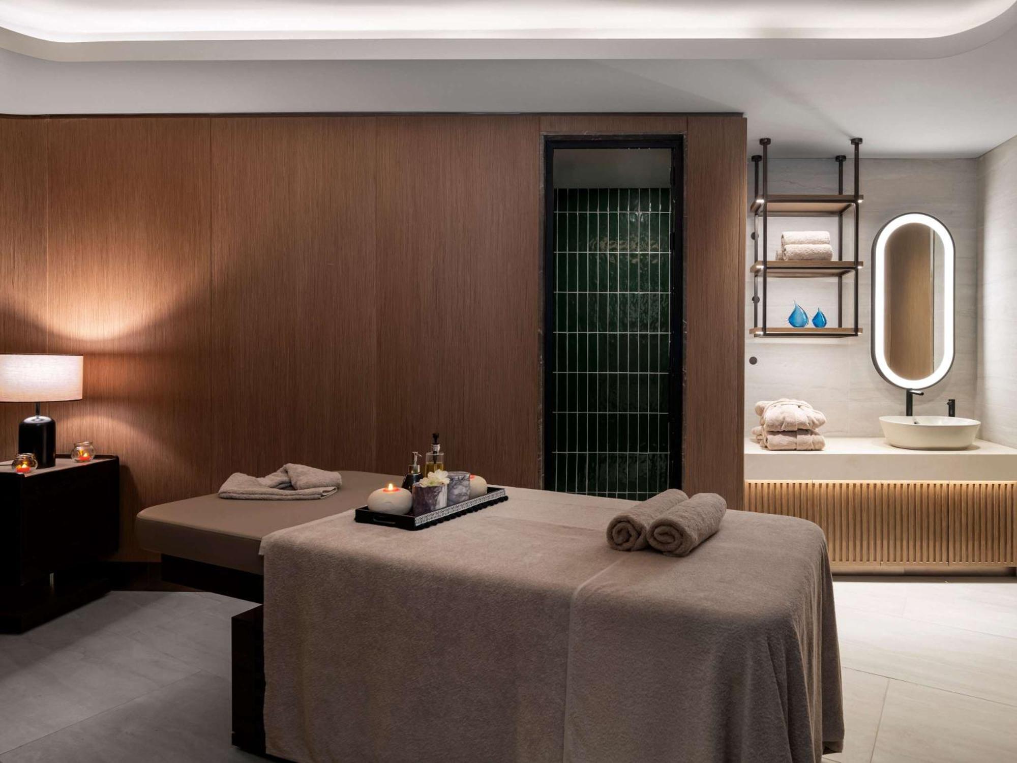 Moevenpick Living Istanbul Saklivadi Hotel Екстериор снимка